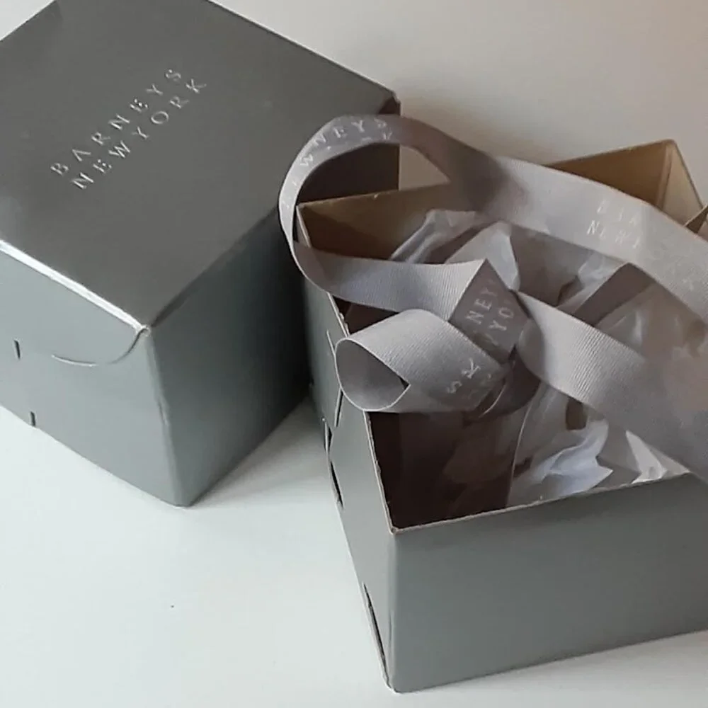BARNEYS NEW YORK Silver Gift Box 3
